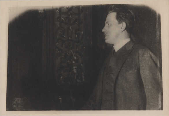 Фотография «Маяковский декламирует».